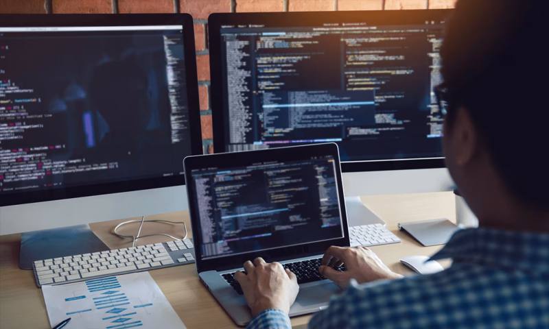 数据科学选型:R与Python如何赋能双清区网站建设?